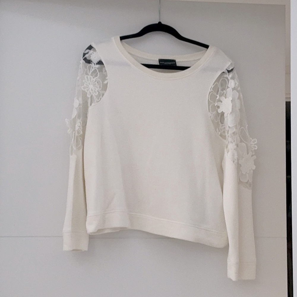 Elegant White Lace Sleeve Top